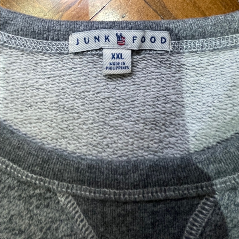 Junk Food Clothing Philadelphia Eagles Gray Crewneck Sweatshirt - Picture 2 of 3